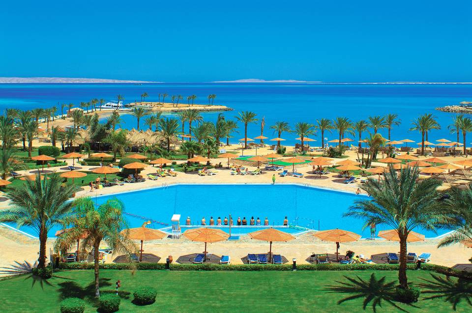 Image of tourists enjoying Hurghada beaches