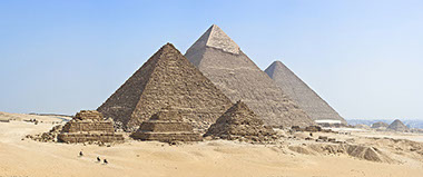 Image of the three pyramids of Giza